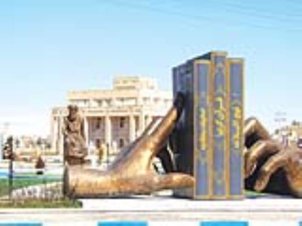 گفت و گو با دو فعال حوزه کتاب به بهانه‌ افتتاح یک میدان در کاشان؛  کتاب در احتضار، نماد در اقتدار..امیدی هست؟