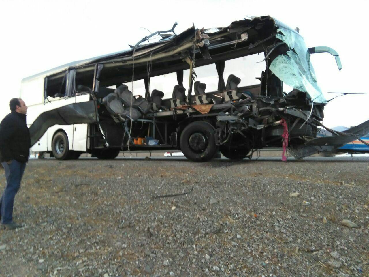 تصادف اتوبوس با تریلر 15مصدوم برجای گذاشت