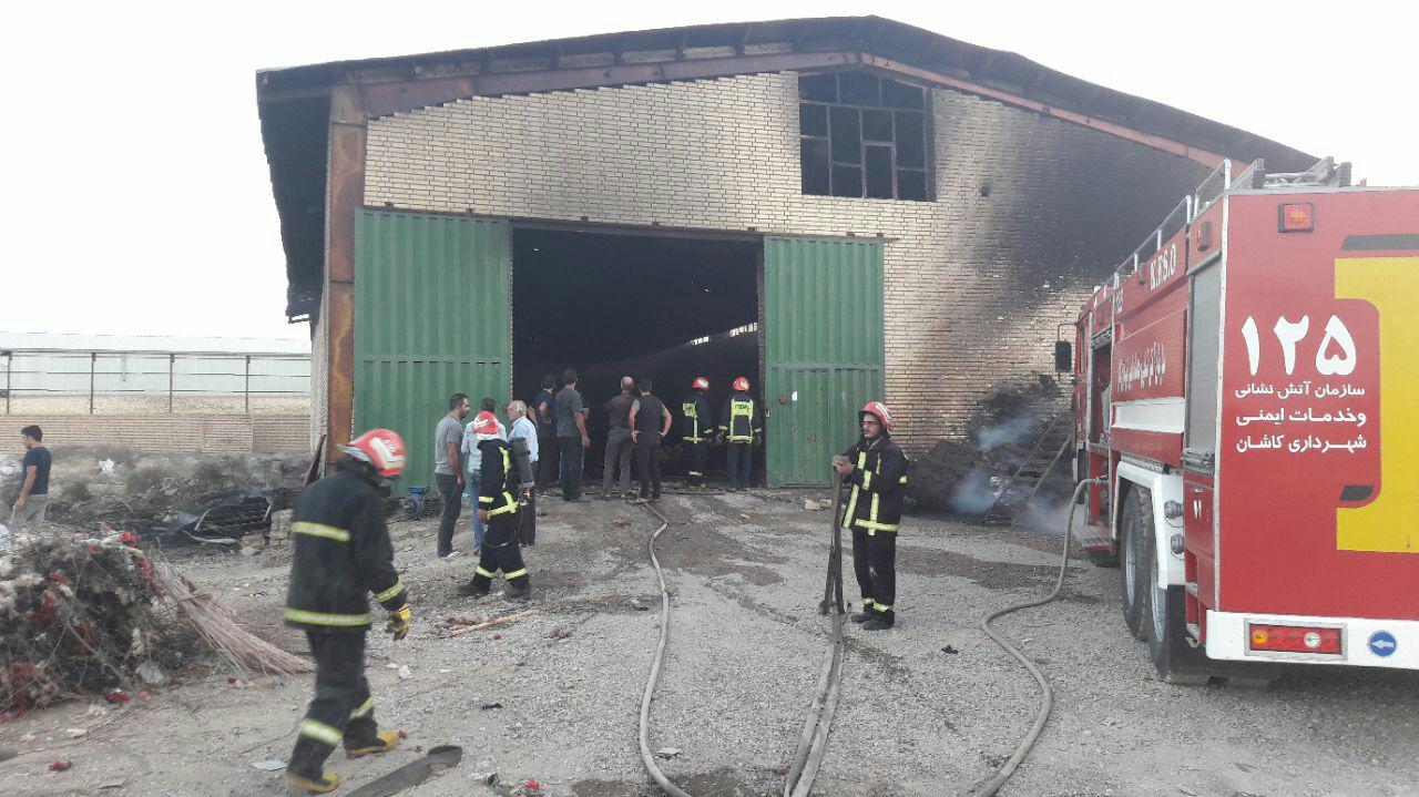 مهار آتش سوزی مهیب در یک کارخانه حلاجی الیاف در کاشان